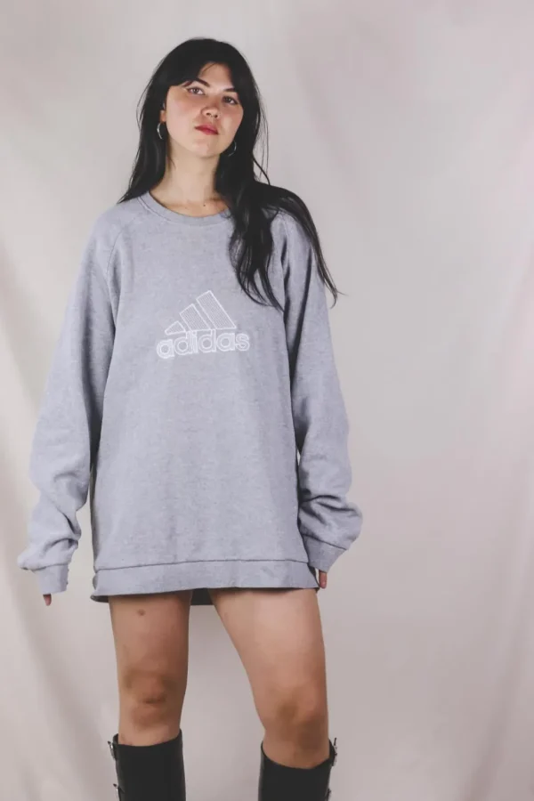 Adidaksen harmaa Y2K-college