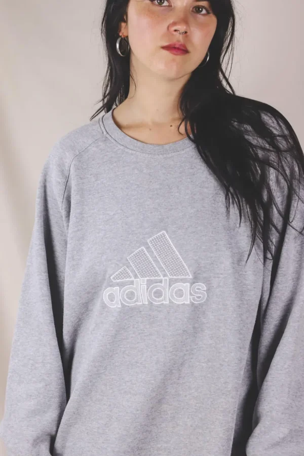 Adidaksen harmaa Y2K-college