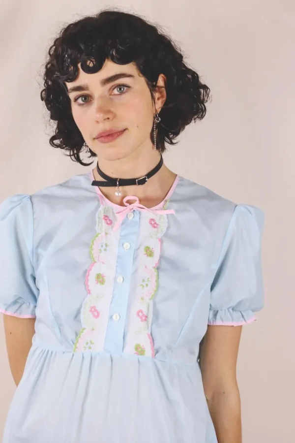 Aila 60-luvun vintageyömekko