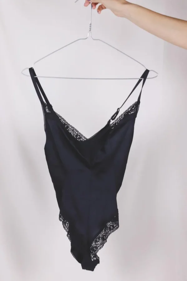 Anya vintagebody