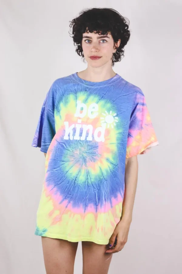 Be Kind t-paita