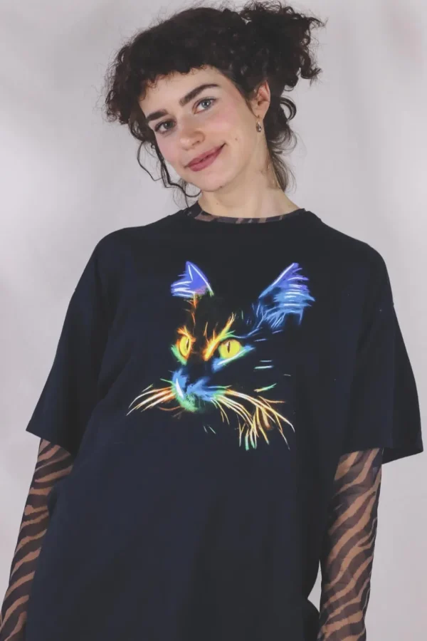 Black cat vintage t-paita