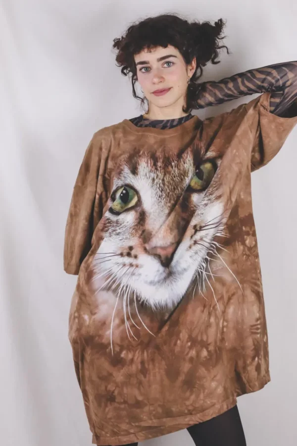 Brown cat t-paita