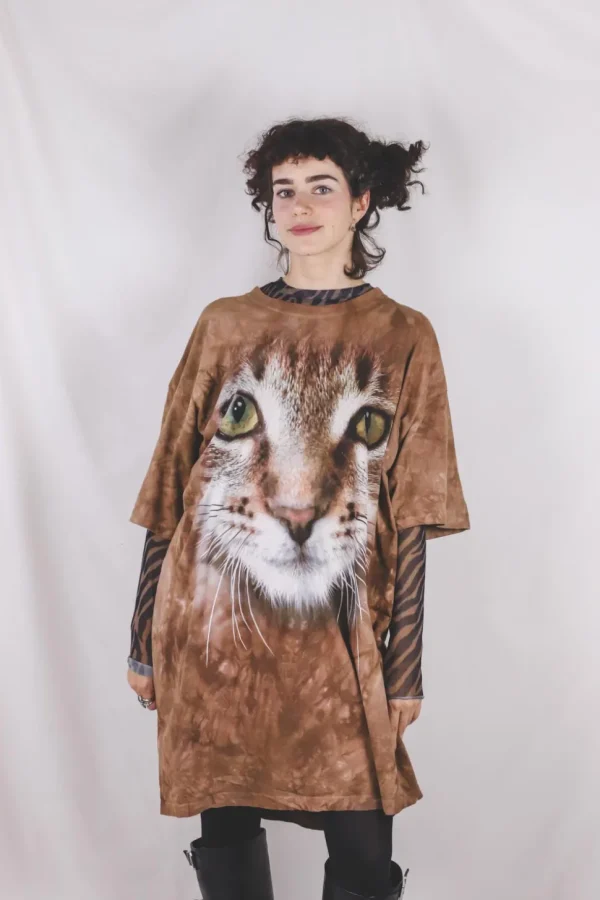 Brown cat t-paita