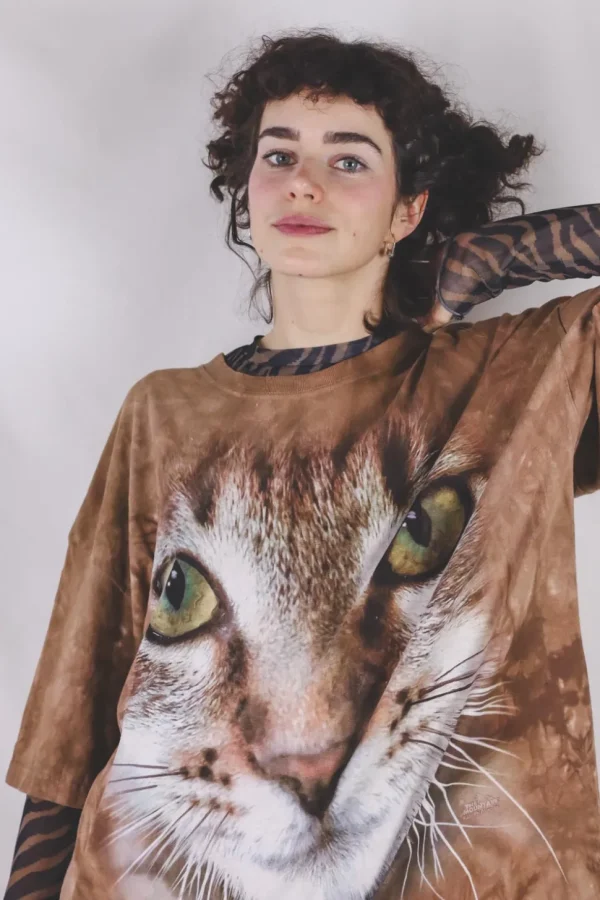 Brown cat t-paita