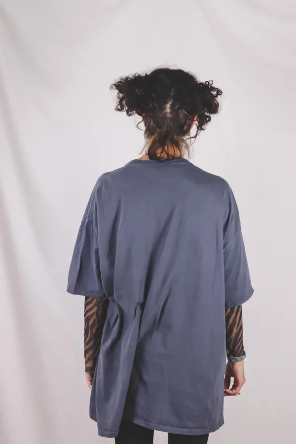 Dark grey wolf vintage t-paita