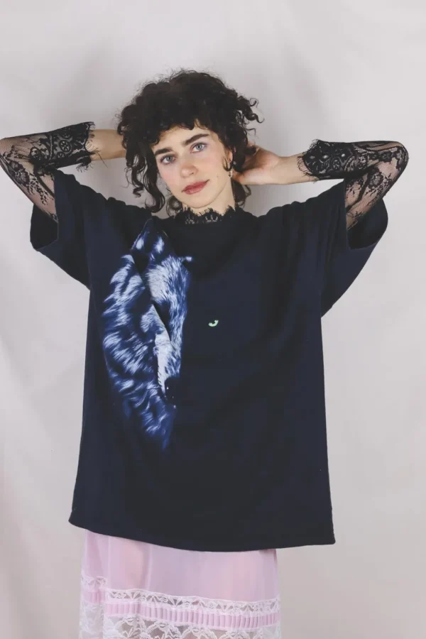 Dark night wolf vintage t-paita