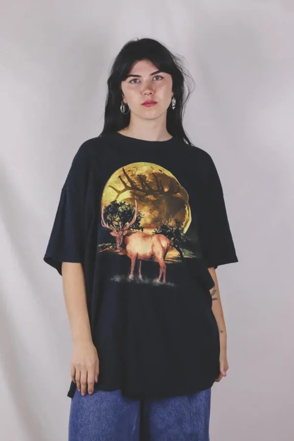 Deer sunset vintage t-paita