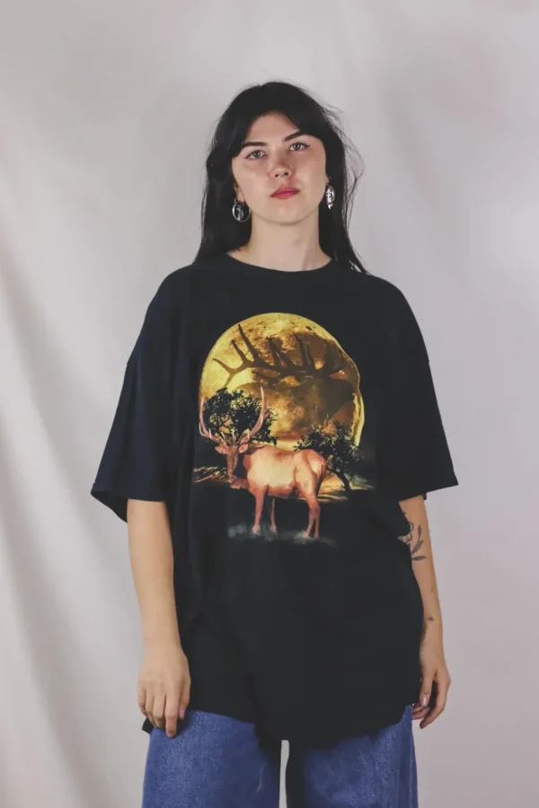 Deer sunset vintage t-paita