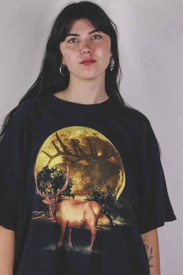 Deer sunset vintage t-paita