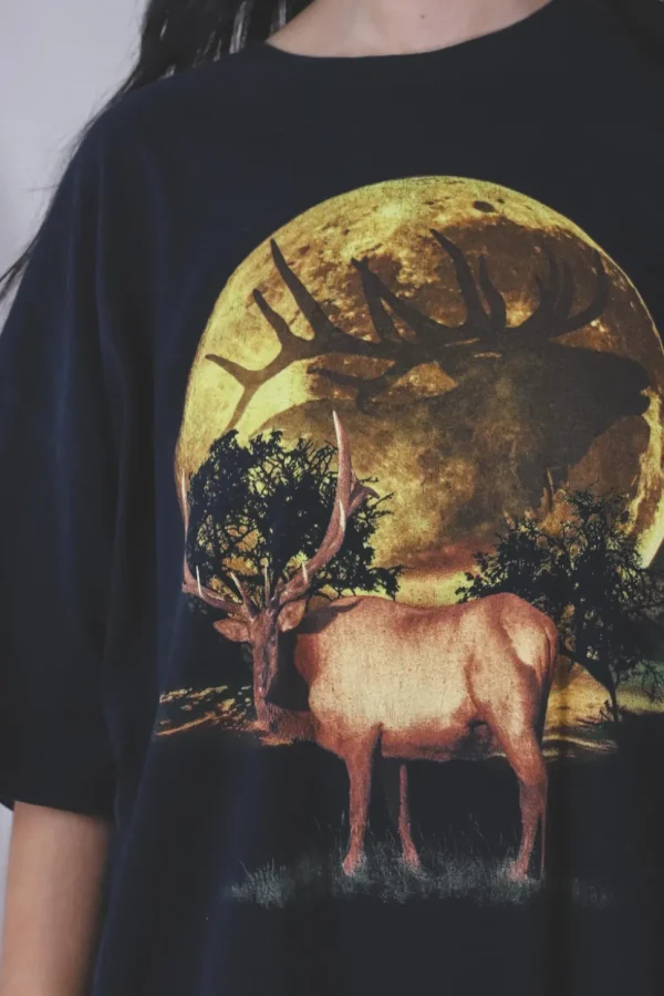 Deer sunset vintage t-paita