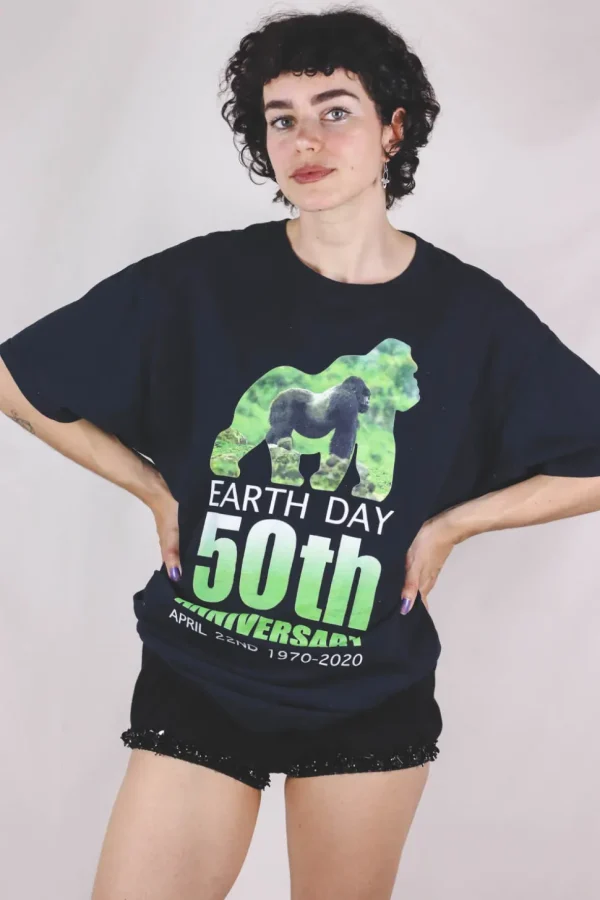 Earth Day 2-hand t-paita