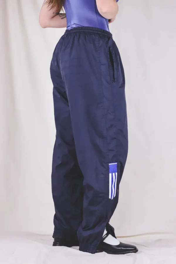 Erika Adidas Y2K-verkkarit