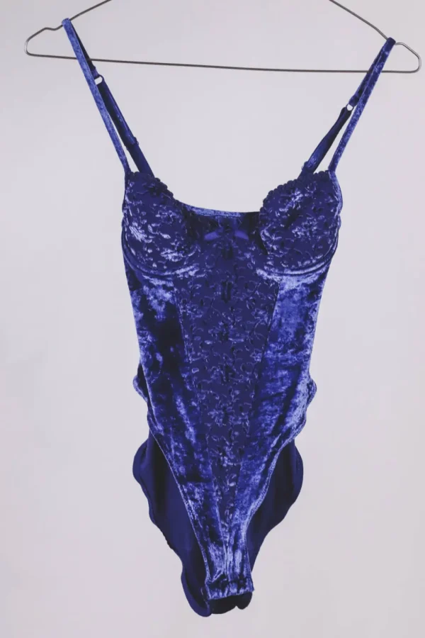 Melina vintagesamettibody