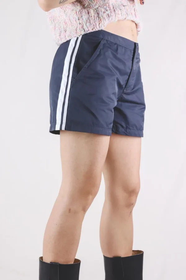 Niken harmaat Y2K-shortsit