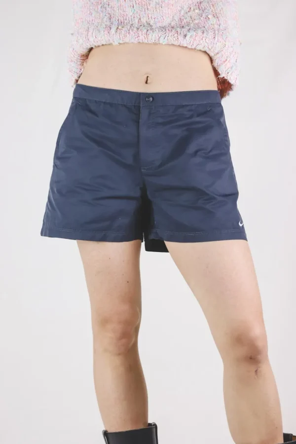 Niken harmaat Y2K-shortsit