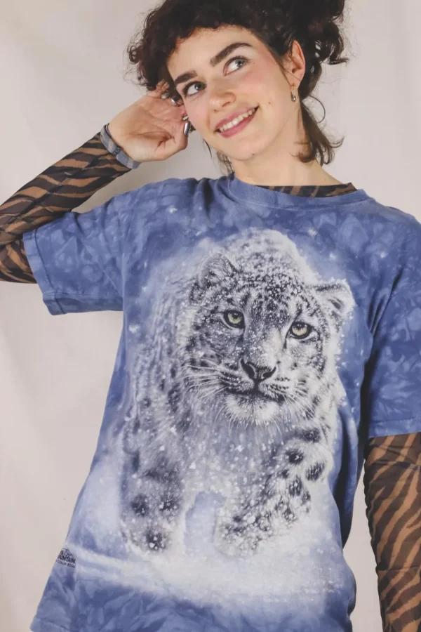 Snow leopard vintage t-paita