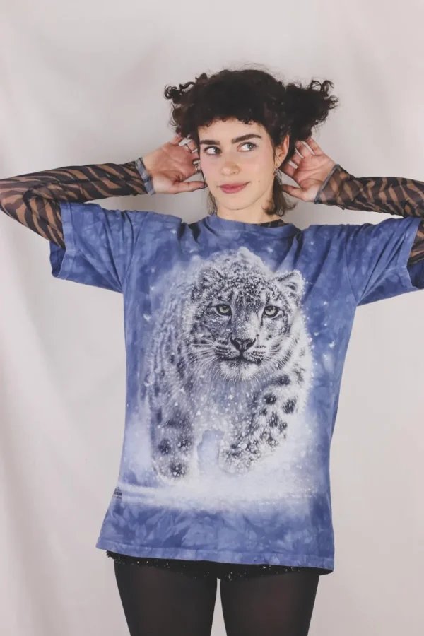 Snow leopard vintage t-paita
