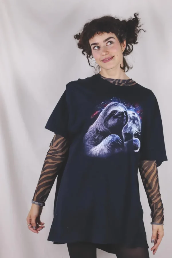 Space sloth vintage t-paita