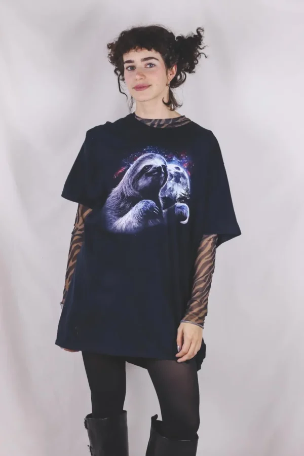 Space sloth vintage t-paita