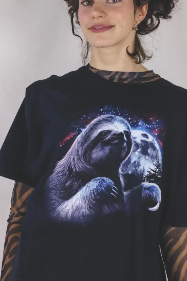 Space sloth vintage t-paita