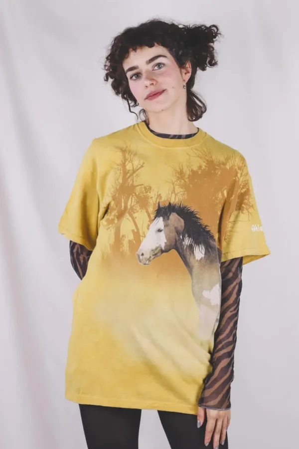 Yellow horse vintage t-paita