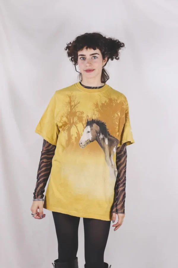 Yellow horse vintage t-paita